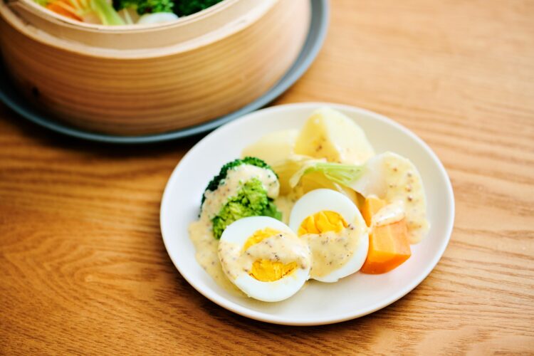 蒸し野菜のホットサラダ　蒸し卵添え